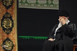 آخرین شب عزاداری حضرت اباعبدالله الحسین(ع) در حسینیه امام خمینی(ره) با حضور رهبر معظم انقلاب اسلامی