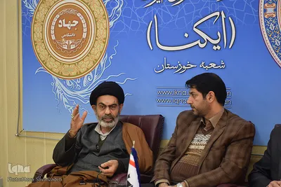 از سمت راست محمدامین صالحی نژاد معاون فرهنگی سازمان جهاد دانشگاهی خوزستان و حجت‌الاسلام سیدمحمود موسوی، مسئول ستاد بازسازی عتبات عالیات استان خوزستان