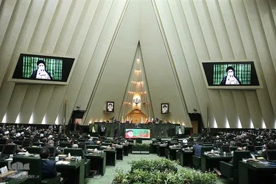 ارتباط تصویری نمایندگان مجلس با رهبر انقلاب