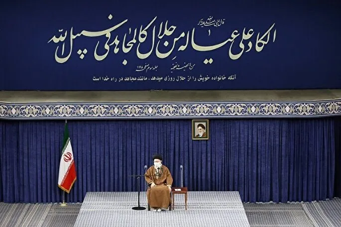 قائد الثورة يشيد بصمود العمال الذي أفشل أهداف الأعداء والحظر