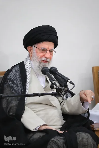 دیدار دست‌اندرکاران کنگره ملی ۶۲۰۰ شهید استان مرکزی با رهبر انقلاب