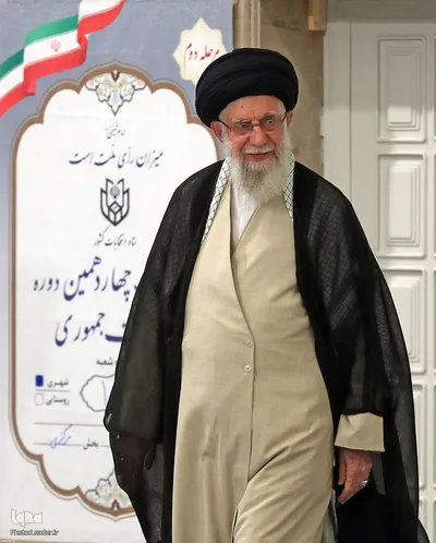 حضور رهبر معظم انقلاب در دور دوم انتخابات ریاست جمهوری