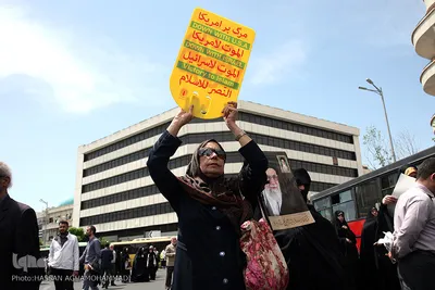 راهپیمایی نمازگزاران تهرانی در حمایت از بیانیه شورای عالی امنیت ملی