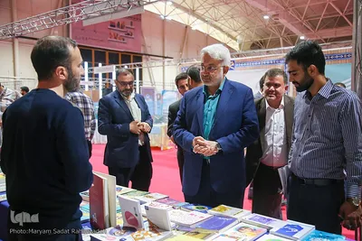 بازدید مسئولین از نمایشگاه قرآن و عترت شیراز