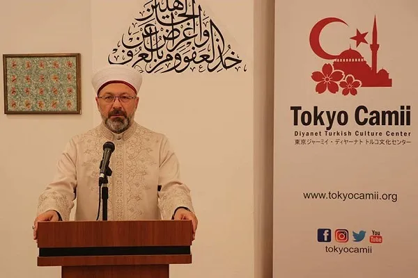 Diyanet İşleri Başkanı Erbaş, Japonca meali basılan Kur'an-ı Kerim'i tanıttı