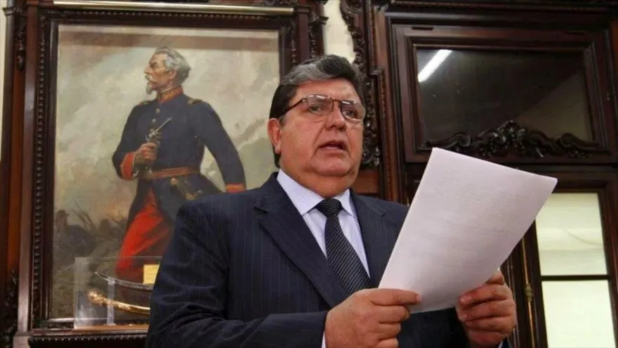 Alan García escribe una nota antes de suicidarse