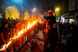 Ashura Torch Carrying Ceremony Held in Najaf