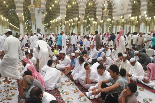 إلغاء خدمة الإفطار في المسجد النبوي بشهر رمضان