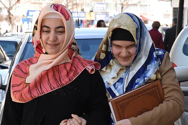 Görme engelli Özbek kızın Kur'an aşkı