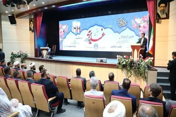 آیین اهدای جهیزیه به ۱۱۰ نوعروس استان قم برگزار شد