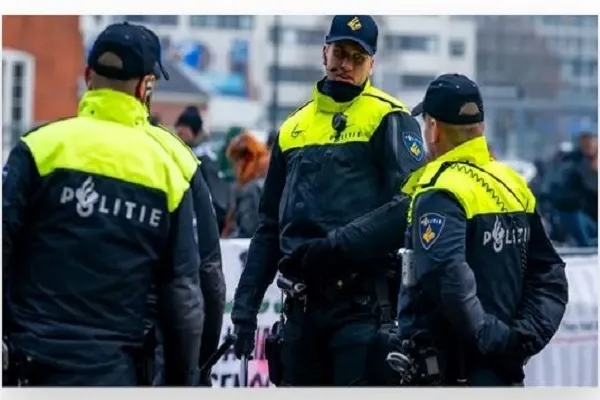 Hollanda'da polisin iki Müslüman kadına ırkçı şiddet uyguladığı iddiası soruşturuluyor