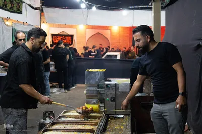 طعم ارادت؛ پخت هزاران پرس غذای نذری در خمینی‌شهر