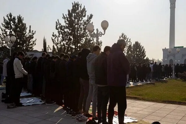 Özbekistan’daki camilerde istiska namazı kılındı