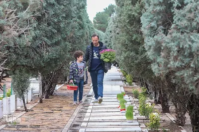 زیارت اهل قبور در آخرین پنجشنبه سال