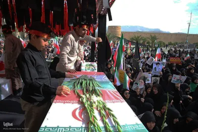 تشییع پیکر مطهر ۱۲ شهید جنگ رمضان در شیراز