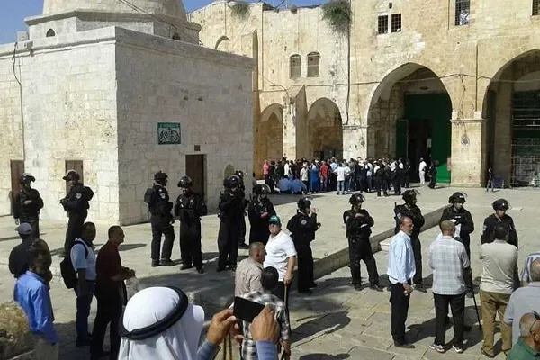 Siyonist yerleşimciler Mescid-i Aksa'ya baskın düzenledi