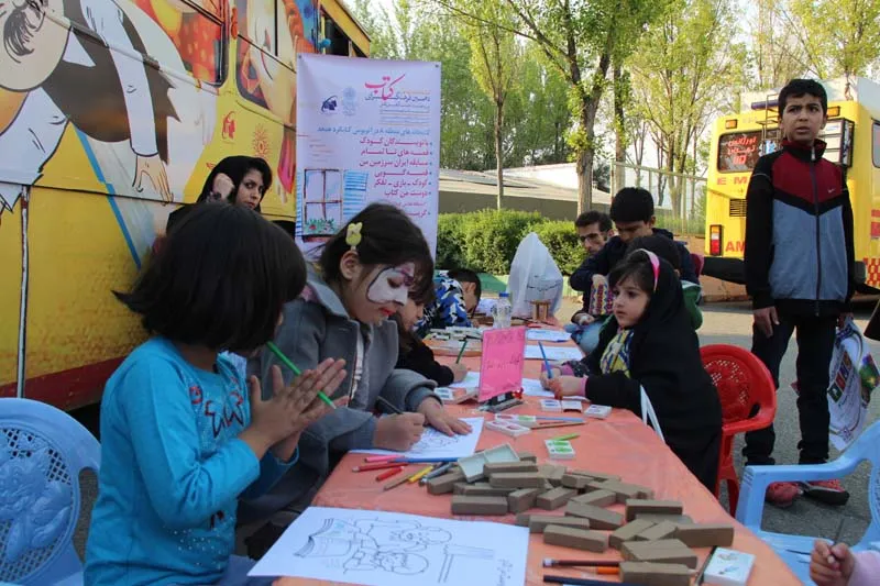 اتوبوس هدهد؛ فضایی برای کودکان در نمایشگاه کتاب