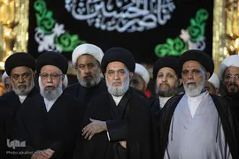 مراسم تعویض پرچم گنبد حرم حضرت اباالفضل العباس(ع) از قرمز به مشکی