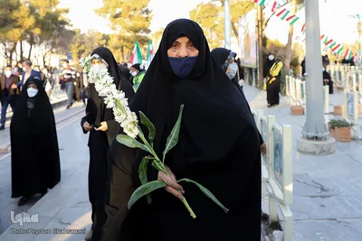 عطر افشانی و گلباران قبور مطهر شهدا - اصفهان