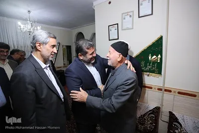 دیدار وزیر فرهنگ و ارشاد اسلامی با خانواده شهدا