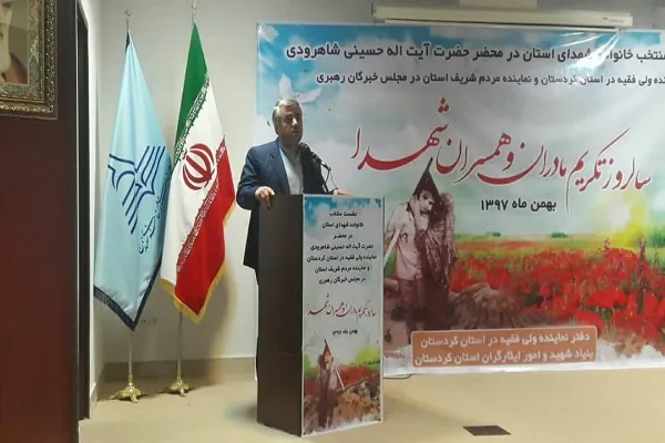 مادران و همسران شهید اسوه صبر و پایداری هستند