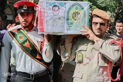 تشییع پیکر شهید علی‌اکبر معصومی‌نژاد در اراک/عکاس:طاها نظیری