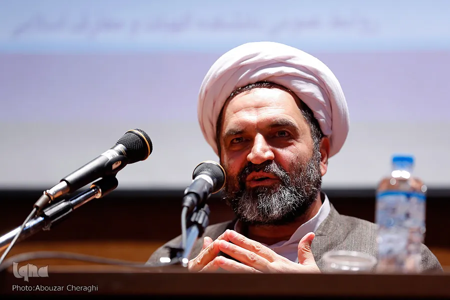 قرآن حضور اجتماعی و سیاسی زن را به رسمیت می‌شناسد + فیلم