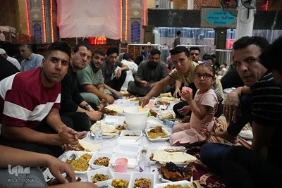 سفره‌های افطاری در جوار آستان علوی
