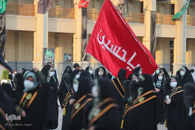 مراسم تعویض پرچم گنبد حرم حضرت شاهچراغ (ع)