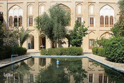 مدرسه تاریخی قدیمی و همچنان پابرجای علمیه خان یزد