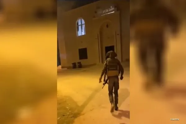 واکنش گسترده به حمله سرباز صهیونیست‌‌ به مسجدی در رام الله + فیلم