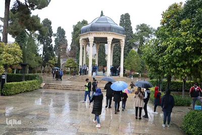 یک روز بارانی در حافظیه