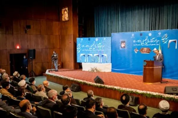 در بخش آموزش صندلی‌های خالی زیادی داریم