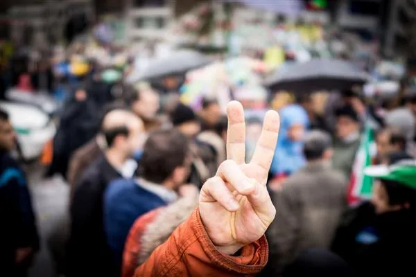 Toplum ilâhi yasalara nasıl bağlı kalır?