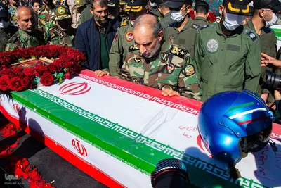 مراسم تشییع پیکر شهدای حادثه سقوط بالگرد در اصفهان