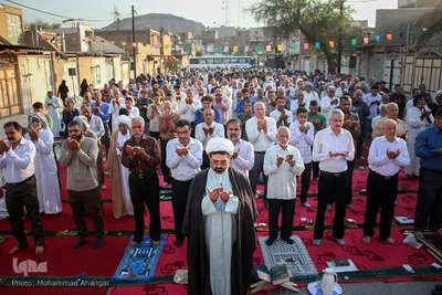 اقامه نماز عید فطر در محله منبع آب اهواز 