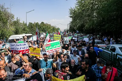 راهپیمایی مردم تهران در اعتراض به اغتشاشات اخیر