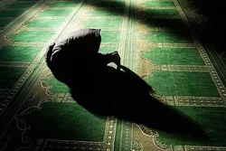 بحث في ألمانیا: الصلاة تحسّن أداء الطفل المسلم