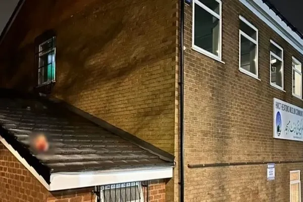 Islamophobia in UK: Pig’s Head Thrown onto Islamic Center near Manchester
