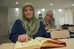 Kecintaan Perempuan Turki untuk Mempelajari Alquran di Usia 65 Tahun