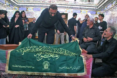 آیین وداع با پیکر مطهر سرهنگ پاسدار «شهید محمدناصر دلیرور» از شهدای نیروی دریایی سپاه  در حرم شاهچراغ(ع)