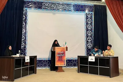 مراسم تجلیل از برگزیدگان دوازدهمین دوره مسابقات مناظره دانشجویی استان مرکزی