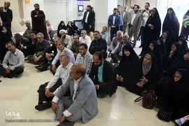 تجمع اعتراضی جمعی از فعالان تشکل‌های قرآنی در دبیرخانه شورای عالی انقلاب فرهنگی