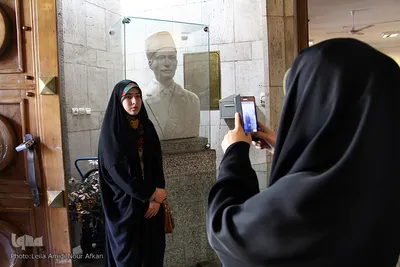 بازدید شرکت کنندگان مسابقات قرآن دانش آموزی از آرامگاه بوعلی سینا
