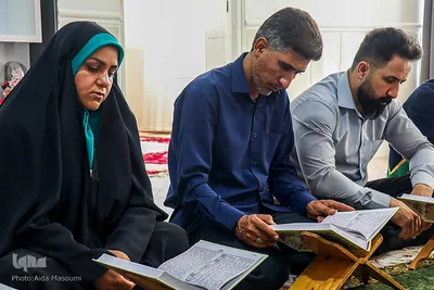 محافل انس با کلام الله مجید در منزل خانواده‌های شهدای حرم مطهر شاهچراغ(ع)