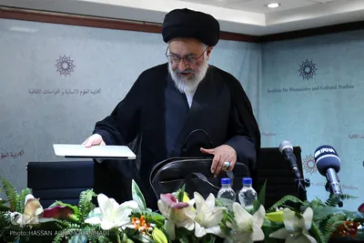  آیت‌الله سیدمصطفی محقق داماد، استاد دانشکده حقوق دانشگاه شهید بهشتی
