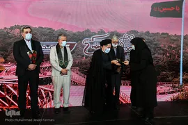 آیین "سلام بر محرم"، تعویض مرتفع ترین پرچم کشور
