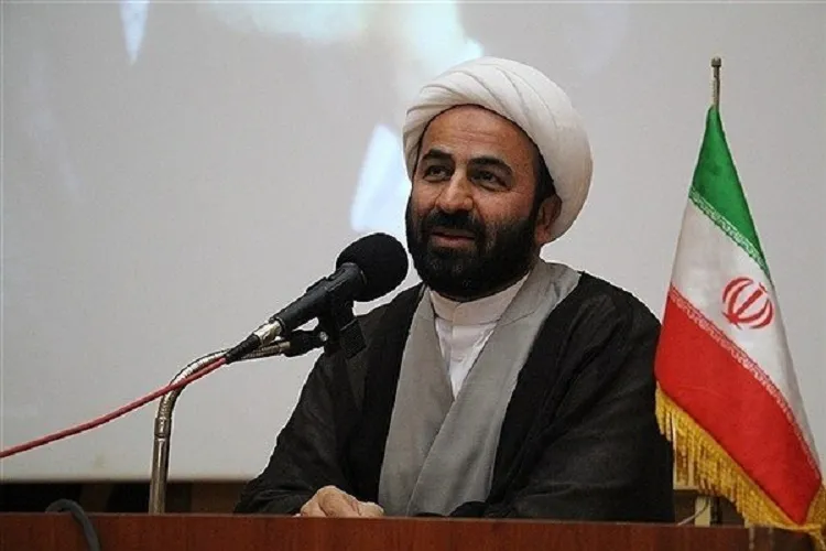 «عاشورا» و «انتظار» دو نجات‌دهنده ایران است