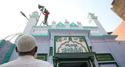 মসজিদে মাইক ব্যবহারের অনুমতি দিল না ভারতের আদালত