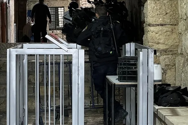 'Dangerous Step': Israeli Occupation Condemned for Installing Barriers at Al-Aqsa